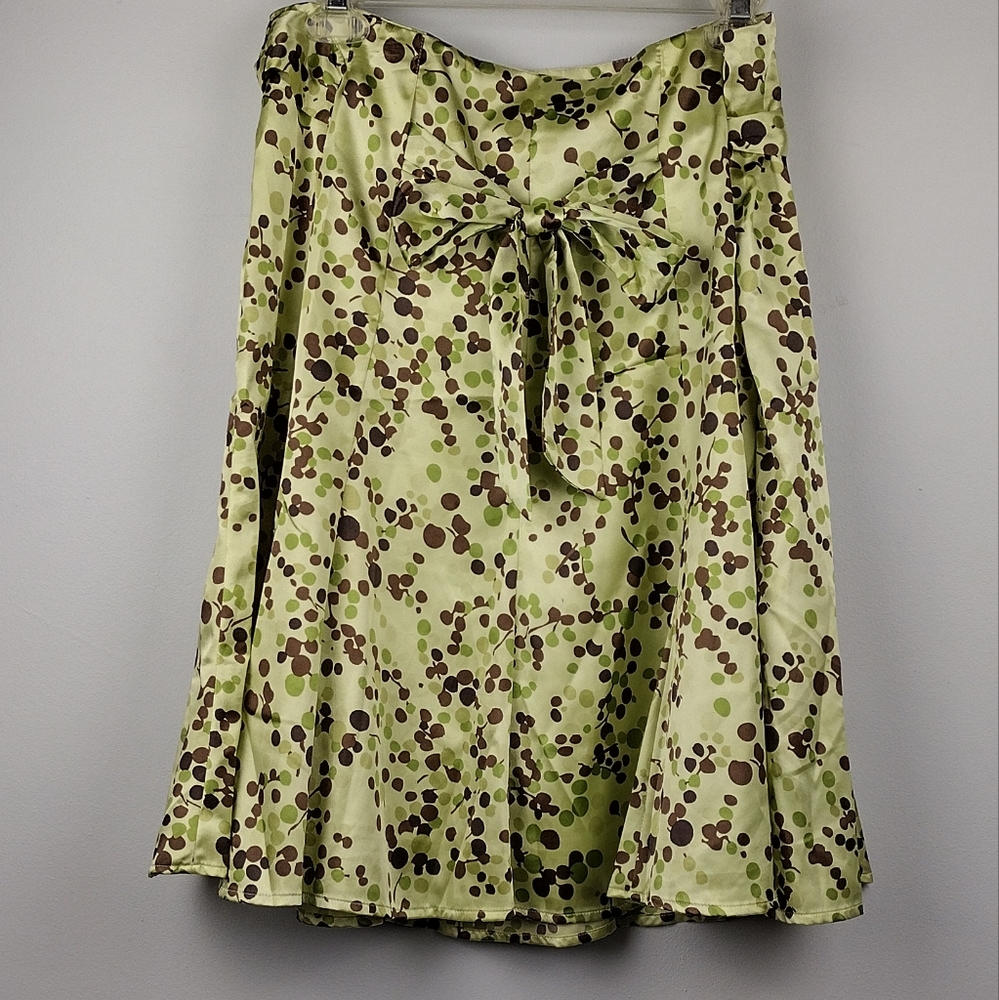Iridescent Green Berry Pattern Skirt - Picture 1 of 5